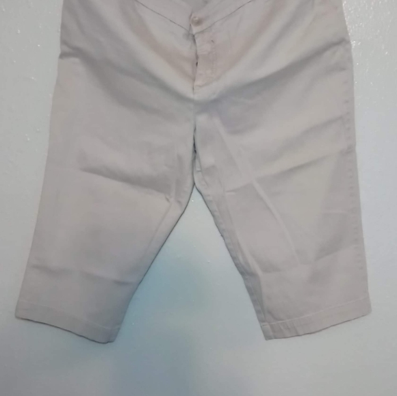 Clothes - Picture 3 of 4